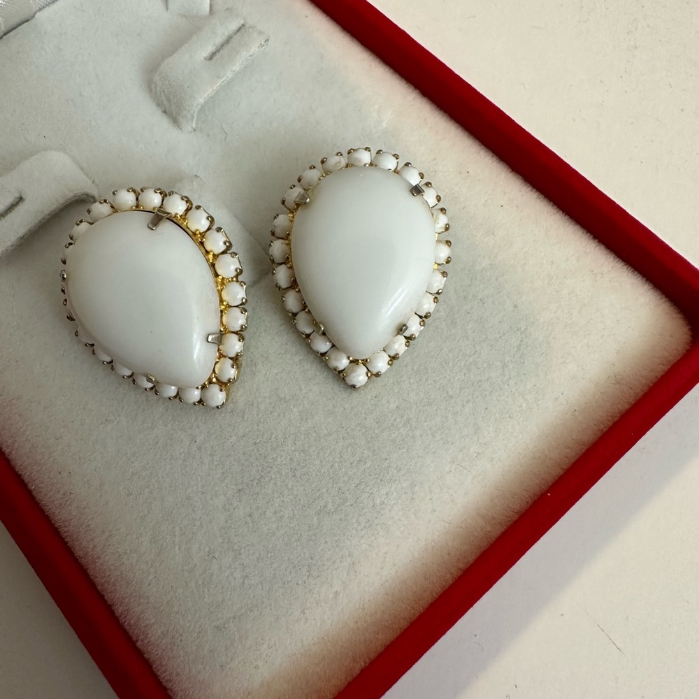 Vintage 40’s Hattie Cornegie Milk Glass Teardrop Earrings
